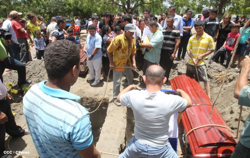 Rinden homenaje póstumo a compañeros policías caídos en el cumplimiento del deber