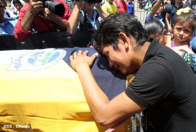 Rinden homenaje póstumo a compañeros policías caídos en el cumplimiento del deber