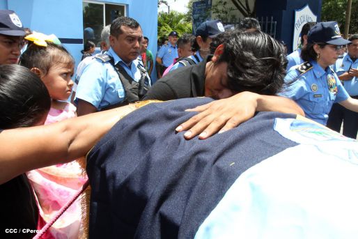 Rinden homenaje póstumo a compañeros policías caídos en el cumplimiento del deber
