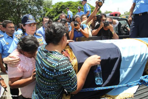 Rinden homenaje póstumo a compañeros policías caídos en el cumplimiento del deber