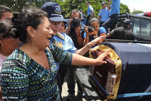 Rinden homenaje póstumo a compañeros policías caídos en el cumplimiento del deber