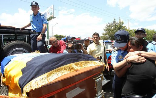 Rinden homenaje póstumo a compañeros policías caídos en el cumplimiento del deber