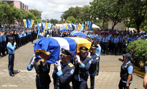 Rinden homenaje póstumo a compañeros policías caídos en el cumplimiento del deber
