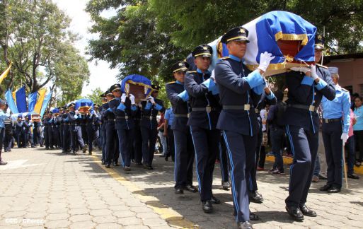 Rinden homenaje póstumo a compañeros policías caídos en el cumplimiento del deber
