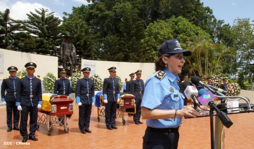 Rinden homenaje póstumo a compañeros policías caídos en el cumplimiento del deber