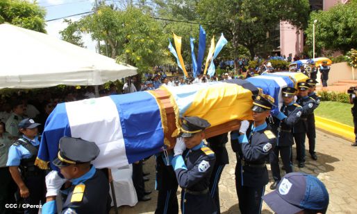 Rinden homenaje póstumo a compañeros policías caídos en el cumplimiento del deber
