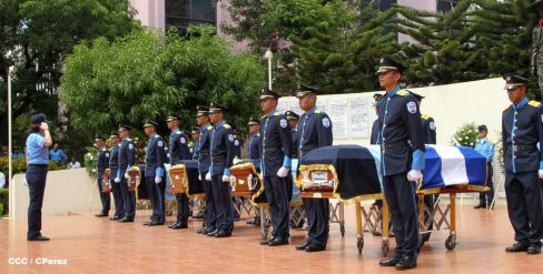 Rinden homenaje póstumo a compañeros policías caídos en el cumplimiento del deber