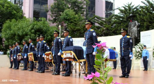 Rinden homenaje póstumo a compañeros policías caídos en el cumplimiento del deber