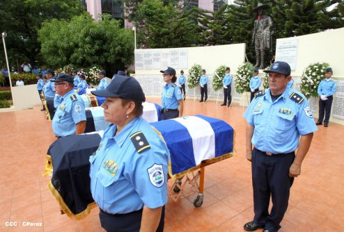 Rinden homenaje póstumo a compañeros policías caídos en el cumplimiento del deber