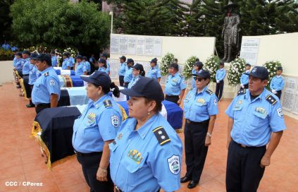 Rinden homenaje póstumo a compañeros policías caídos en el cumplimiento del deber