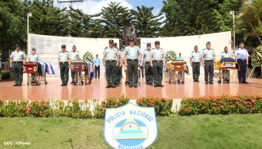 Rinden homenaje póstumo a compañeros policías caídos en el cumplimiento del deber