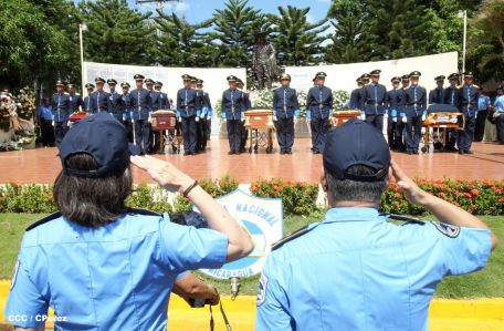 Rinden homenaje póstumo a compañeros policías caídos en el cumplimiento del deber