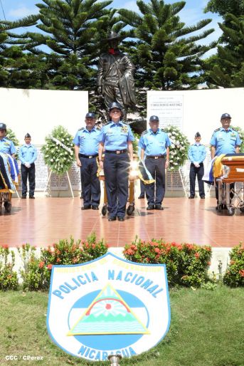 Rinden homenaje póstumo a compañeros policías caídos en el cumplimiento del deber