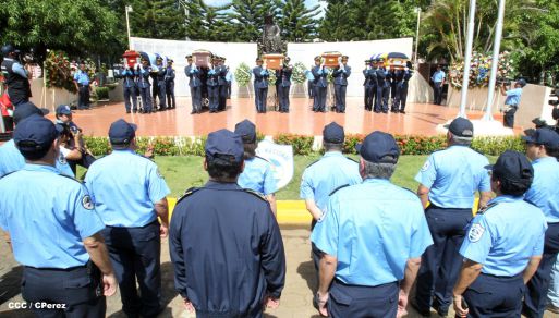 Rinden homenaje póstumo a compañeros policías caídos en el cumplimiento del deber