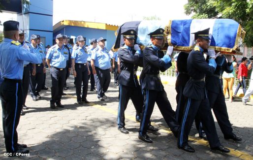 Rinden homenaje póstumo a compañeros policías caídos en el cumplimiento del deber