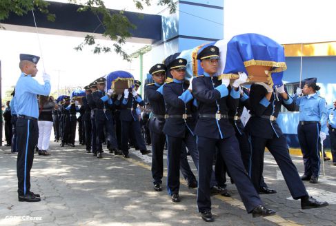 Rinden homenaje póstumo a compañeros policías caídos en el cumplimiento del deber