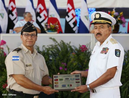 Presidente Daniel reconoce labor de la Fuerza Naval en su 35 aniversario