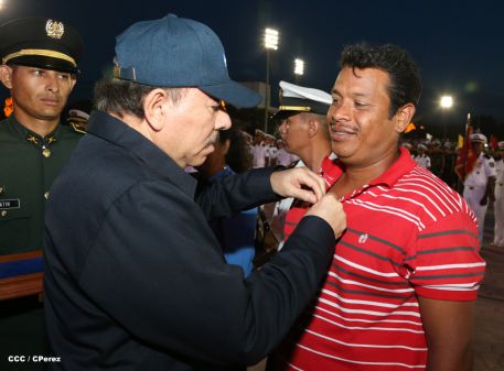 Presidente Daniel reconoce labor de la Fuerza Naval en su 35 aniversario