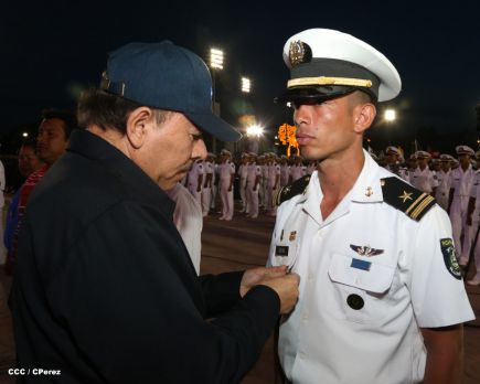 Presidente Daniel reconoce labor de la Fuerza Naval en su 35 aniversario