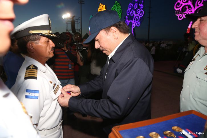 Presidente Daniel reconoce labor de la Fuerza Naval en su 35 aniversario
