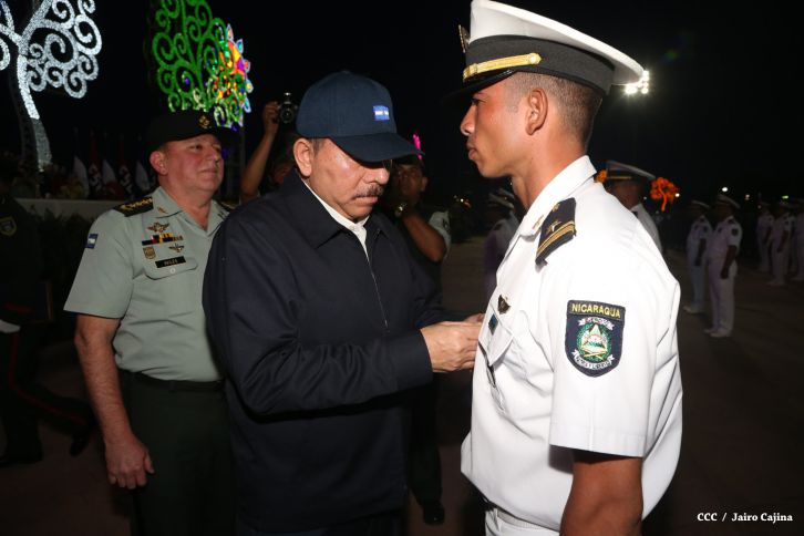 Presidente Daniel reconoce labor de la Fuerza Naval en su 35 aniversario