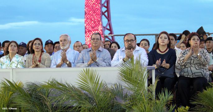 Daniel y Rosario participan en Acto del 36 Aniversario del Ejército de Nicaragua