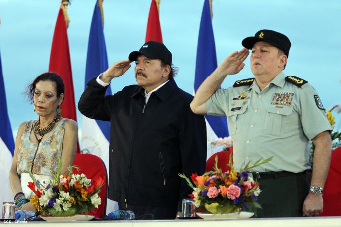 Daniel y Rosario participan en Acto del 36 Aniversario del Ejército de Nicaragua