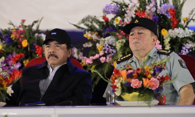 Daniel y Rosario participan en Acto del 36 Aniversario del Ejército de Nicaragua
