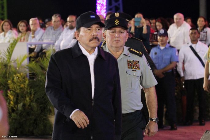 Daniel y Rosario participan en Acto del 36 Aniversario del Ejército de Nicaragua