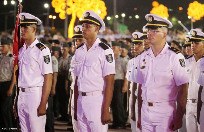 Daniel y Rosario participan en Acto del 36 Aniversario del Ejército de Nicaragua