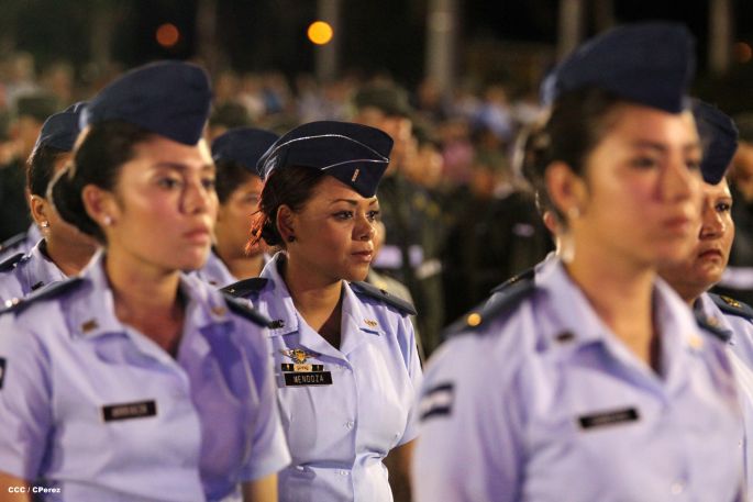 Daniel y Rosario participan en Acto del 36 Aniversario del Ejército de Nicaragua