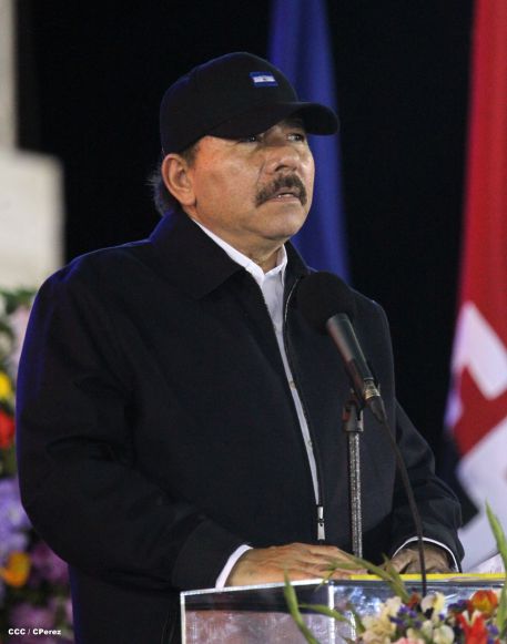 Daniel y Rosario participan en Acto del 36 Aniversario del Ejército de Nicaragua