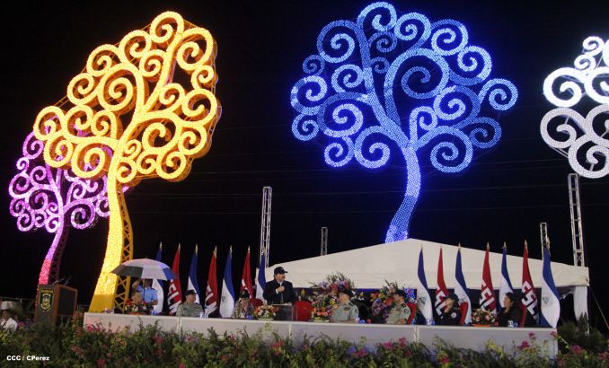 Daniel y Rosario participan en Acto del 36 Aniversario del Ejército de Nicaragua