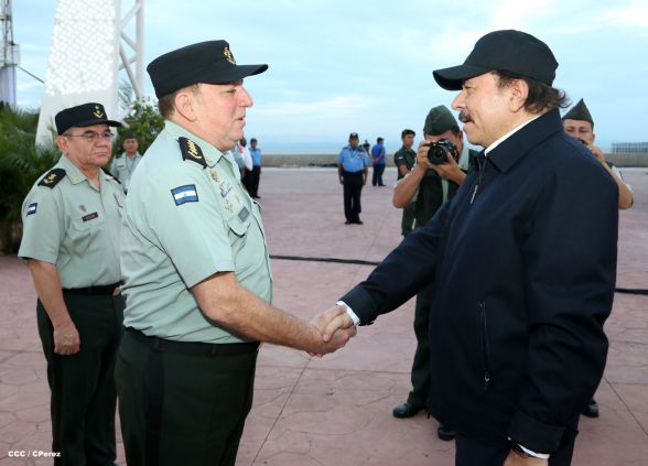 Daniel y Rosario participan en Acto del 36 Aniversario del Ejército de Nicaragua