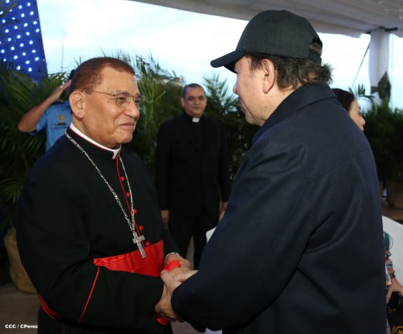Daniel y Rosario participan en Acto del 36 Aniversario del Ejército de Nicaragua