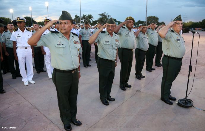 Daniel y Rosario participan en Acto del 36 Aniversario del Ejército de Nicaragua