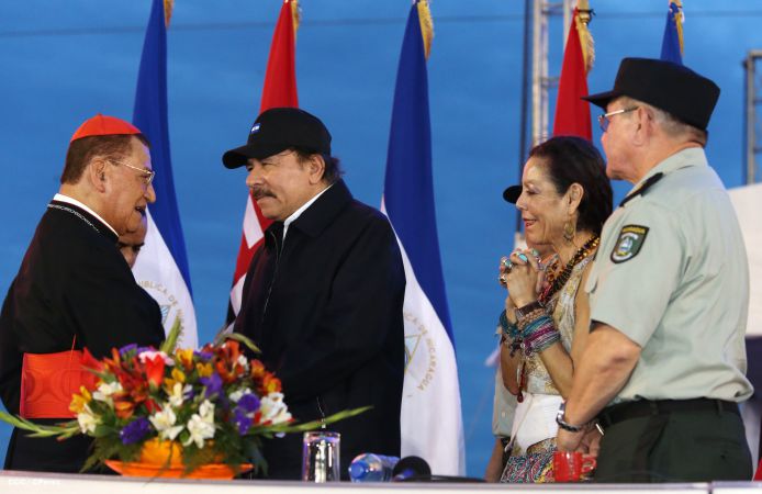 Daniel y Rosario participan en Acto del 36 Aniversario del Ejército de Nicaragua