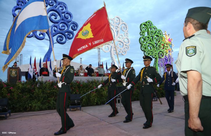Daniel y Rosario participan en Acto del 36 Aniversario del Ejército de Nicaragua