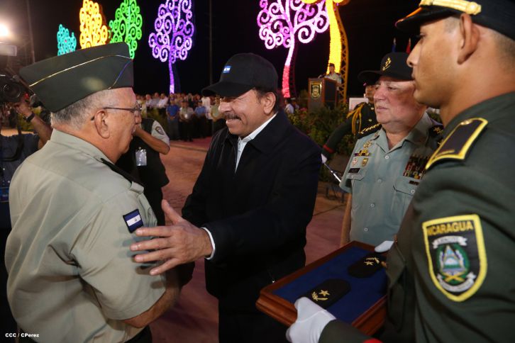 Daniel y Rosario participan en Acto del 36 Aniversario del Ejército de Nicaragua