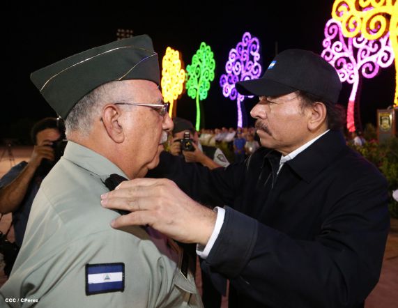 Daniel y Rosario participan en Acto del 36 Aniversario del Ejército de Nicaragua