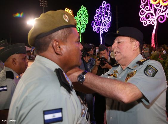 Daniel y Rosario participan en Acto del 36 Aniversario del Ejército de Nicaragua