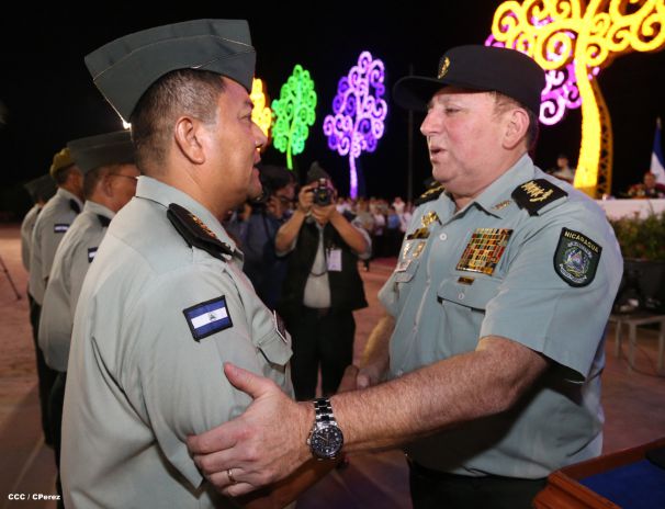 Daniel y Rosario participan en Acto del 36 Aniversario del Ejército de Nicaragua