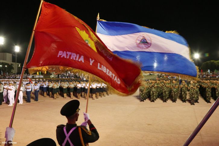 Daniel y Rosario participan en Acto del 36 Aniversario del Ejército de Nicaragua