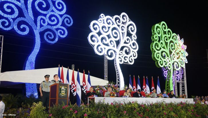 Daniel y Rosario participan en Acto del 36 Aniversario del Ejército de Nicaragua