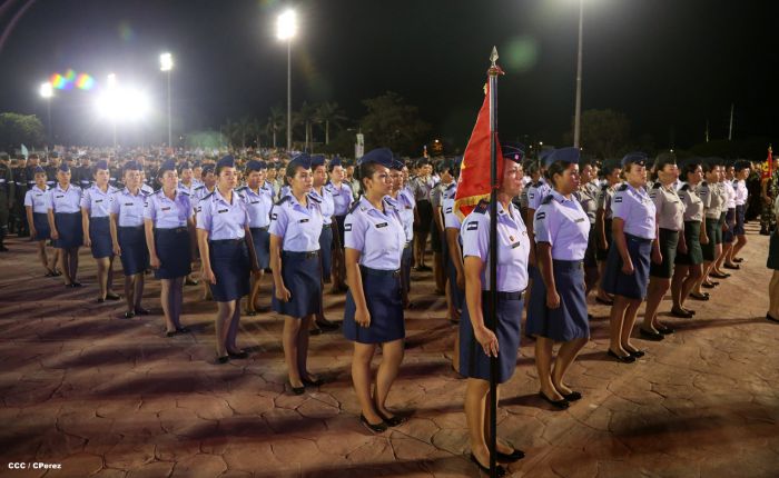 Daniel y Rosario participan en Acto del 36 Aniversario del Ejército de Nicaragua