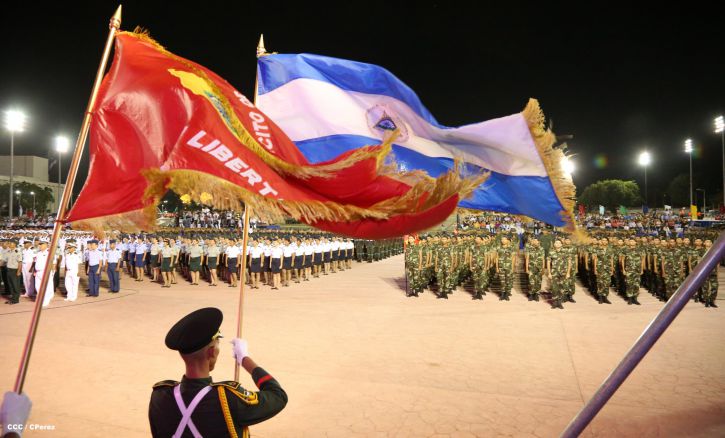 Daniel y Rosario participan en Acto del 36 Aniversario del Ejército de Nicaragua