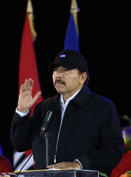 Daniel y Rosario participan en Acto del 36 Aniversario del Ejército de Nicaragua