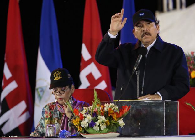 Daniel y Rosario participan en Acto del 36 Aniversario del Ejército de Nicaragua