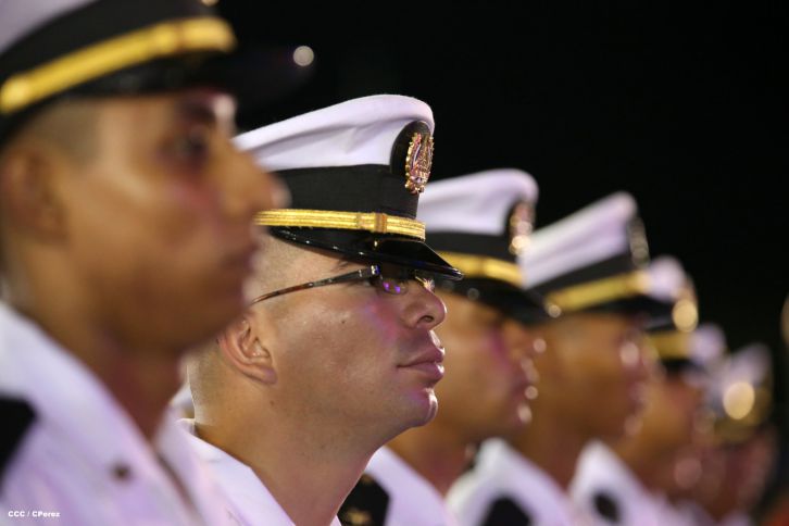 Daniel y Rosario participan en Acto del 36 Aniversario del Ejército de Nicaragua