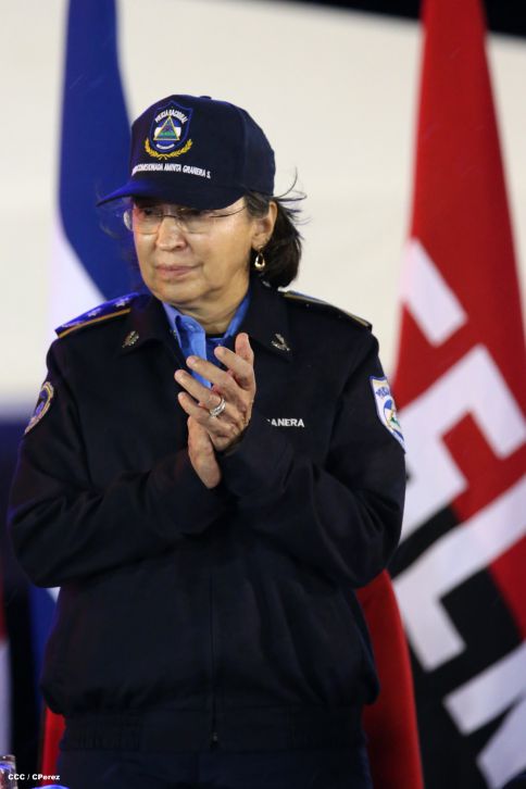 Daniel y Rosario participan en Acto del 36 Aniversario del Ejército de Nicaragua